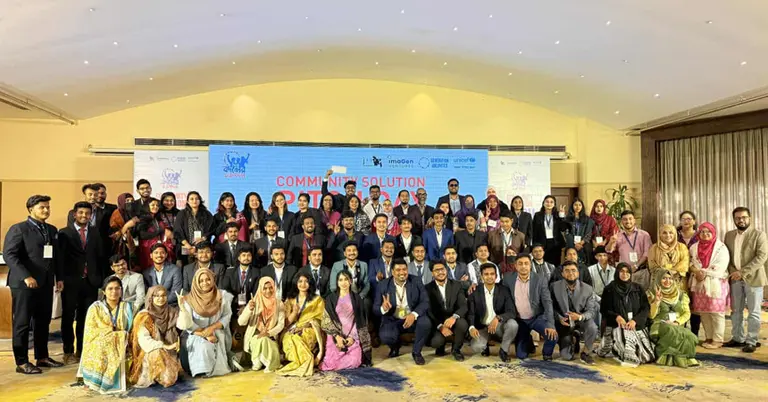 আয়োজকদের সঙ্গে প্রতিযোগীরা